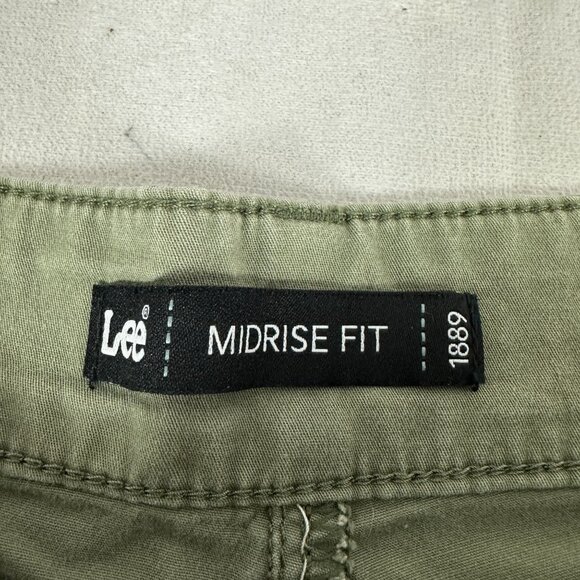 Lee Womens Midrise Fit 12 Petite Cargo Shorts Olive Green Cotton/Spandex - Picture 2 of 5
